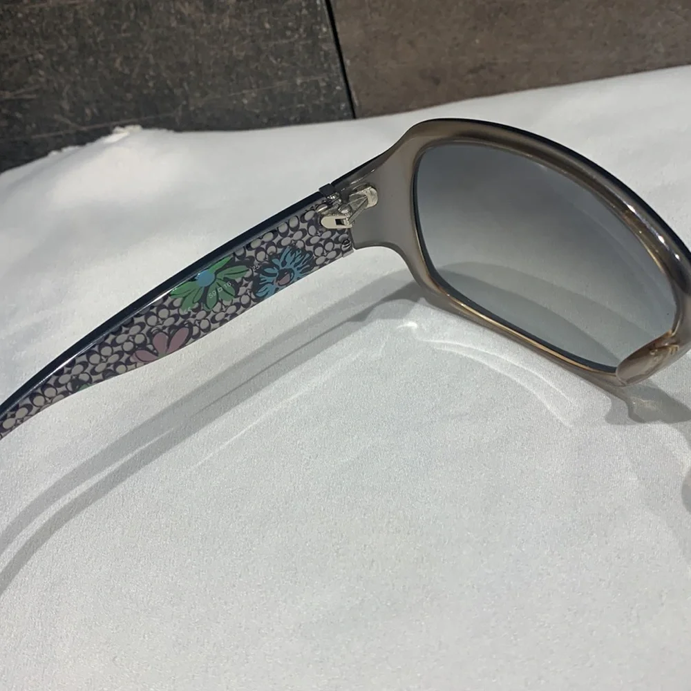 Coach Sunglasses from USA 🇺🇸 - Picture 10 of 14